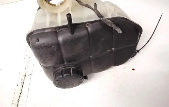 Mercedes-Benz C W203 Coolant expansion tank/reservoir 2035000049