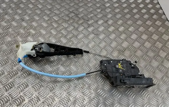 BMW 2 F45 Front door lock 7281931