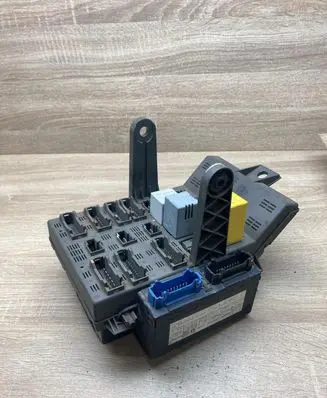 Renault Laguna I Fuse module 7700421261A 73847257C