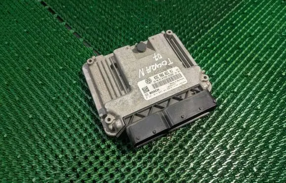 Volkswagen Touran I Engine control unit/module 03G906021MJ 03G906021AB 0281014045