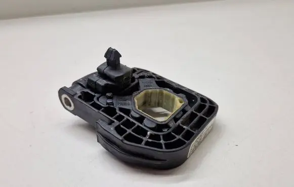 BMW 2 Active Tourer U06 Radiator mount bracket 9846955