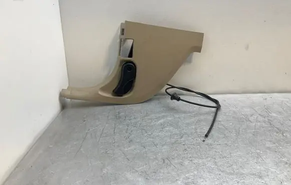 Engine bonnet (hood) release handle