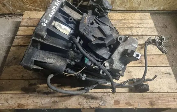 Renault Megane III Manual 6 speed gearbox 7701700571 S037060