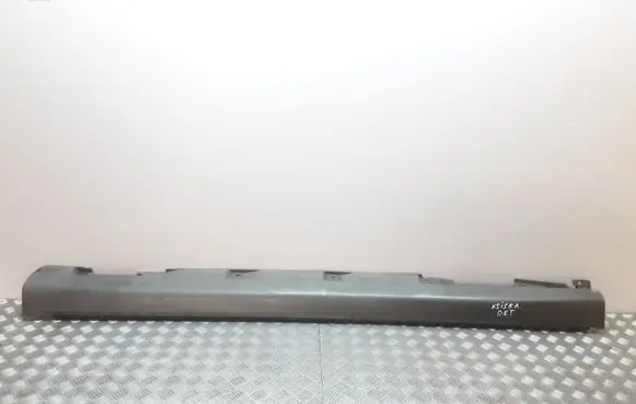 Toyota Corolla Verso E121 Sill 758510F010