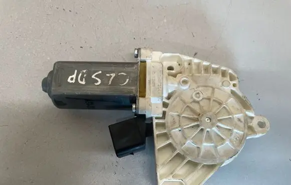 Mercedes-Benz CLS C218 X218 Front door window regulator motor A2078200542