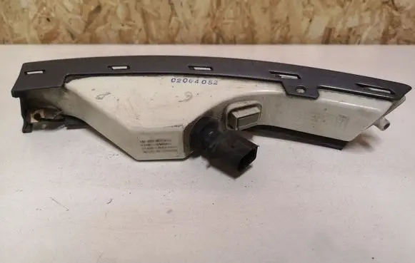 Volkswagen PASSAT B6 Front indicator light 084411623RF 02064052