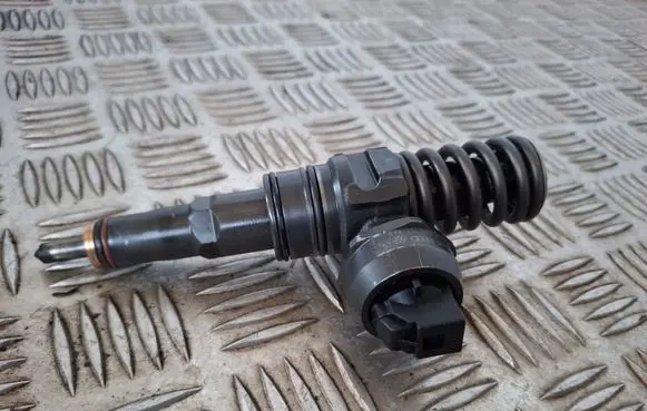 Volkswagen Caddy Fuel injector 038130073BP