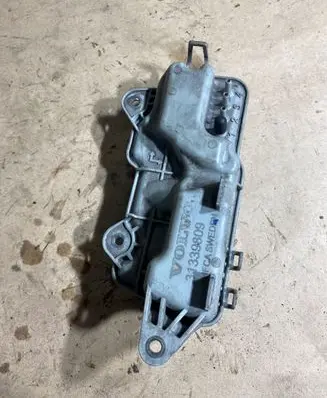 Vacuum air tank