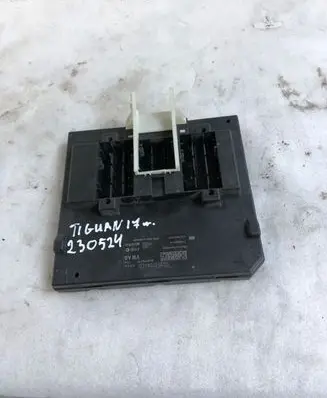 Volkswagen Tiguan Comfort/convenience module 5q0937084