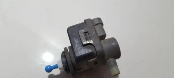 Headlight level adjustment motor