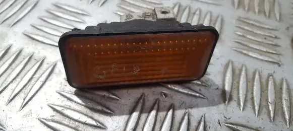 Front fender indicator light
