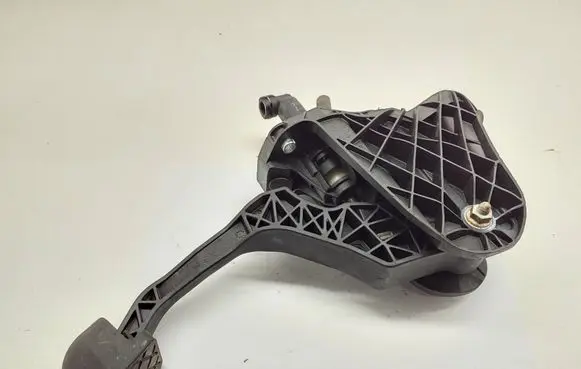 Skoda Octavia Mk2 (1Z) Clutch pedal 1K0721796E 1K0721388G