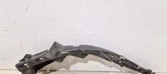 Volkswagen PASSAT B5 Front bumper mounting bracket 3b0807050