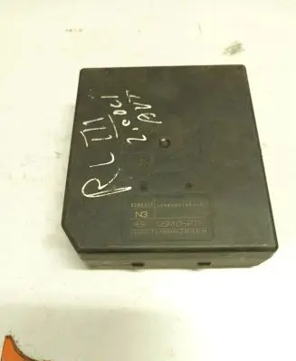 Renault Laguna III Fuse module 284b60014R 519287411 3429036495