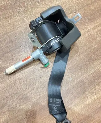 Volvo V50 Rear seatbelt 8639551