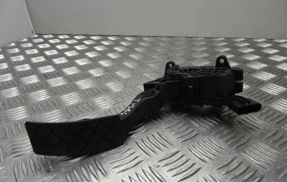 Volkswagen Polo VI Accelerator throttle pedal 6C1721503B T1564