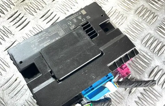 Audi A5 Gateway control module 8W5907468E 8W5907468