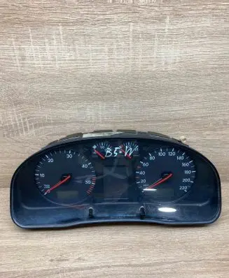 Volkswagen PASSAT B5 Speedometer (instrument cluster) 3B1919860C 110008919
