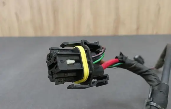 Mercedes-Benz E A207 Cooling fan wiring 2205450329 A2205450329