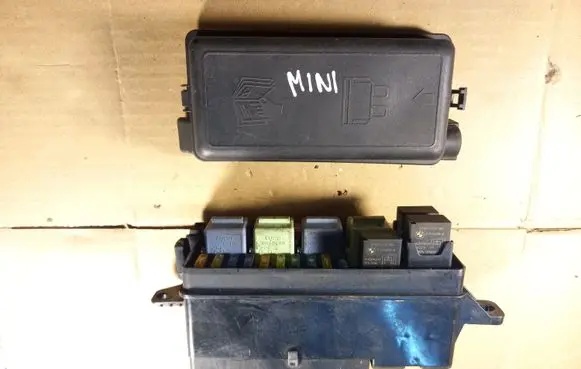 Mini One - Cooper R50 - 53 Fuse box set 690660405 14266410PL
