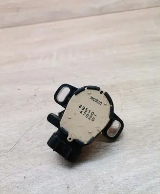 Toyota Avensis T270 Throttle valve position sensor 8951047020