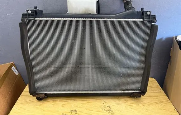 Suzuki Grand Vitara II Coolant radiator