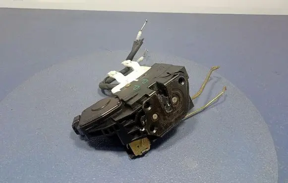 Hyundai Santa Fe Front door lock