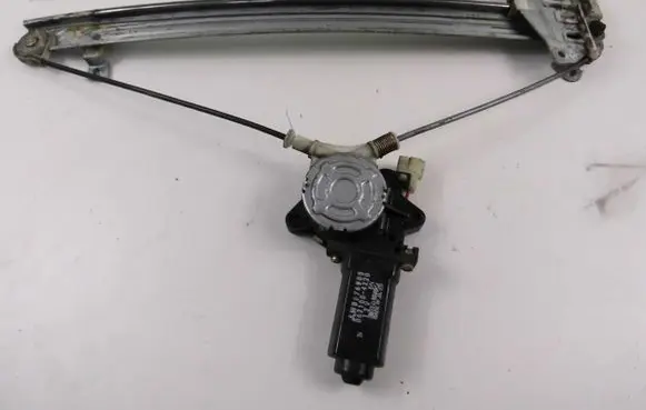 Mitsubishi Space Wagon Front door window regulator with motor MB676905