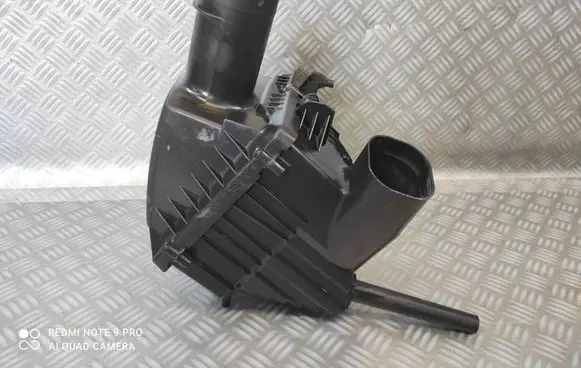 Opel Vivaro Air filter box 165009078R 93451661