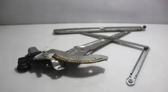 Suzuki Swift I Front window lifting mechanism without motor