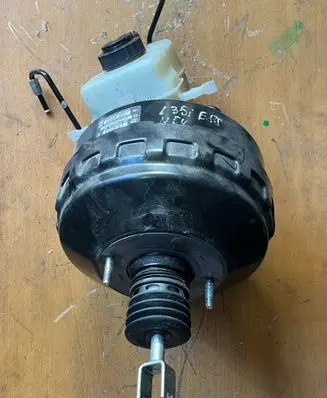 BMW 1 E82 E88 Brake booster 6785648