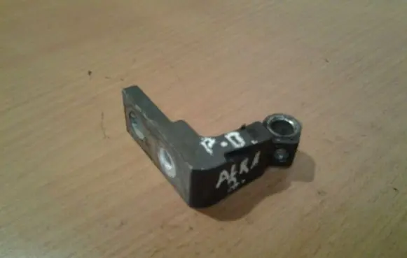 Audi A6 Allroad C5 Front door upper hinge XS41902