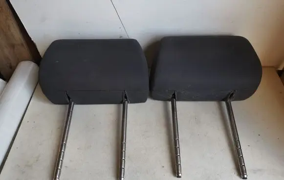 Volkswagen Polo Front seat headrest 