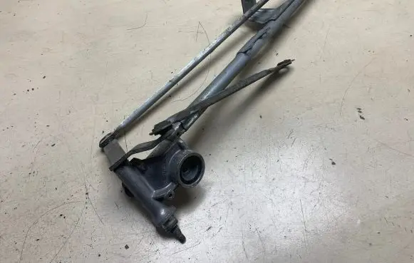 Opel Zafira A Front wiper linkage 