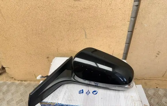 Toyota C-HR I Front door electric wing mirror E11048540