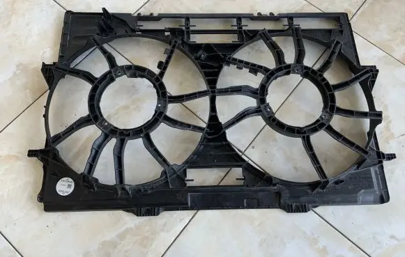Porsche Macan (95B) Radiator cooling fan shroud 95B121003E