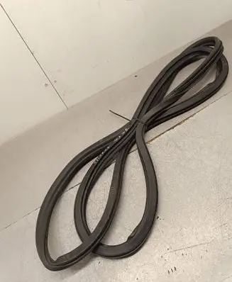 Volkswagen Sharan Rear door rubber seal (on body) 