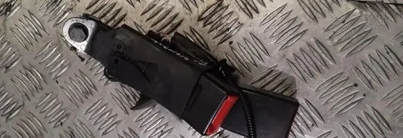 Toyota Avensis T270 Middle seatbelt buckle (rear) 6099902