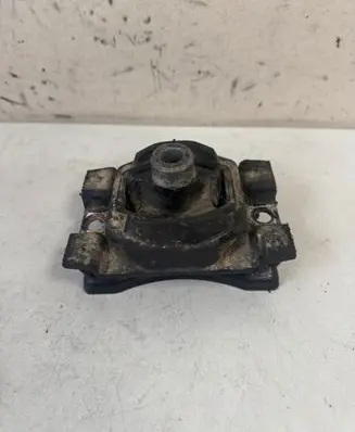 Mercedes-Benz Vito Viano W638 Engine mount bracket 742768S1 6382660203