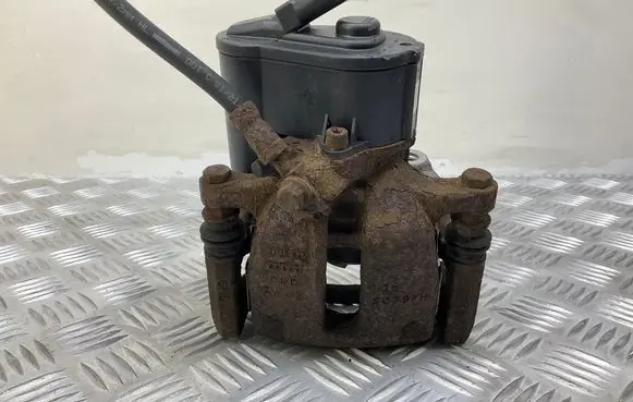 Audi Q3 8U Rear brake caliper 5679H