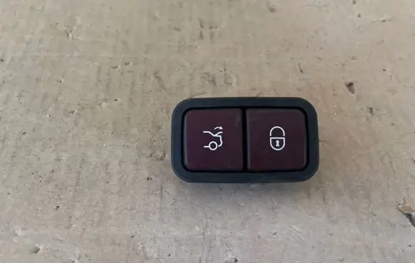 Mercedes-Benz SL R230 Tailgate/boot open switch button 2208211479