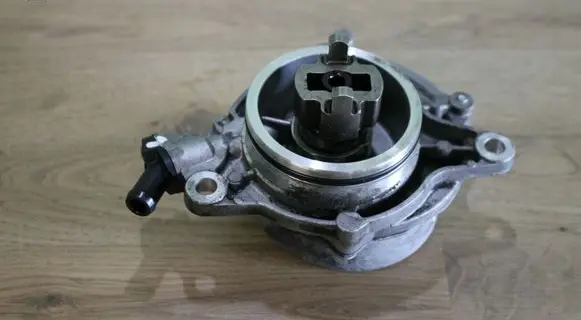 BMW 1 E81 E87 Vacuum pump 7791232