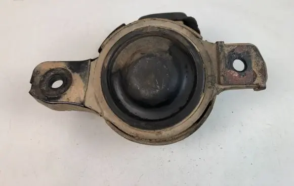Subaru Forester SH Engine mount bracket
