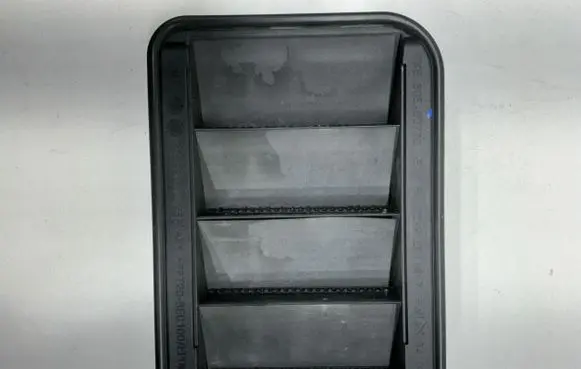 Rear air vent grill