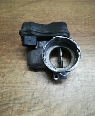 Volkswagen PASSAT B6 Throttle valve 03G128063R