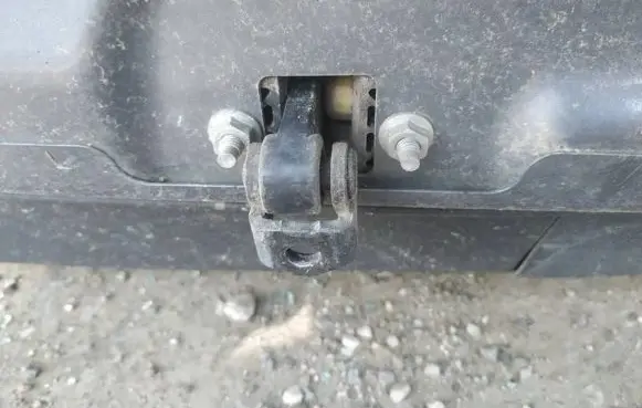 Opel Zafira B Rear door check strap stopper