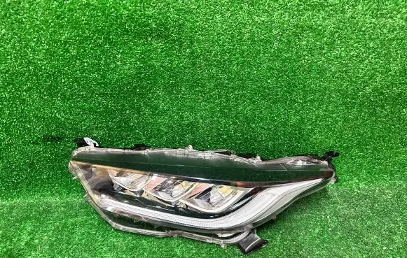 Toyota Yaris XP210 Headlight/headlamp