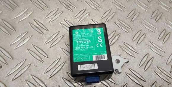 Toyota Prius+ (ZVW40) Door control unit/module 8974047031