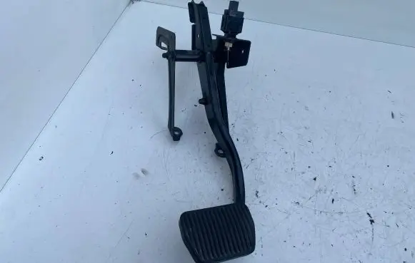 Volvo V70 Brake pedal 8622064