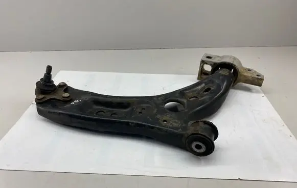 Volkswagen Tiguan Front lower control arm/wishbone 5N0407152
